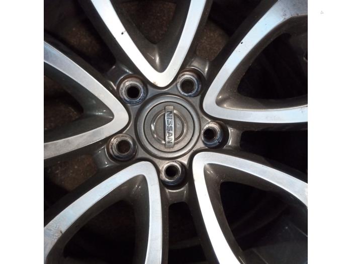 Wheel from a Nissan Juke (F15) 1.2 DIG-T 16V 2018
