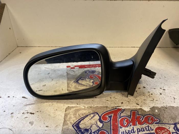 Wing mirror, left from a Opel Corsa C (F08/68) 1.2 16V Twin Port 2007