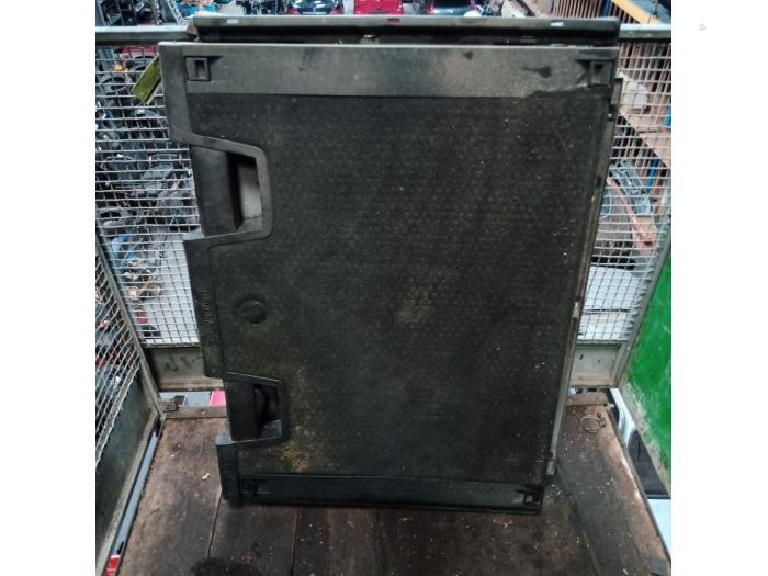 Begagnade Lastcontainer Dodge Nitro 2.8 CRD 16V 4x4 Pris på förfrågan erbjuds av Autodemontage Joko B.V.