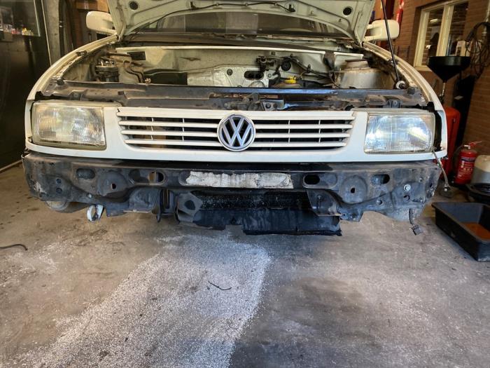 Begagnade Front Volkswagen Caddy II (9K9A) 1.9 SDI Pris på förfrågan erbjuds av Autodemontage Joko B.V.