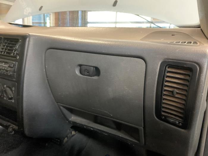 Begagnade Handskfack Volkswagen Caddy II (9K9A) 1.9 SDI Pris på förfrågan erbjuds av Autodemontage Joko B.V.