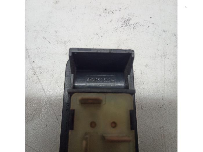Electric window switch from a Volkswagen Lupo (6X1) 1.4 16V 75 1999