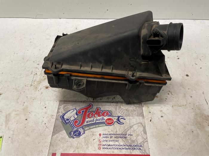 Begagnade Luftfilterhus Volkswagen Golf IV (1J1) 1.6 FSI 16V Pris på förfrågan erbjuds av Autodemontage Joko B.V.