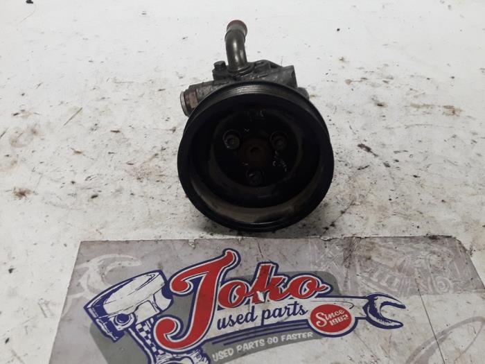Usagé Pompe de direction Volkswagen Golf IV (1J1) 1.6 FSI 16V Prix sur demande proposé par Autodemontage Joko B.V.