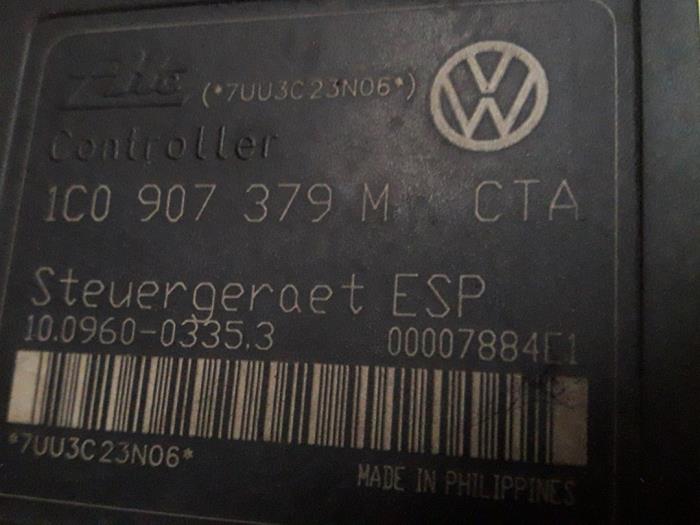 ABS Computer from a Volkswagen Golf IV (1J1) 1.6 FSI 16V 2003