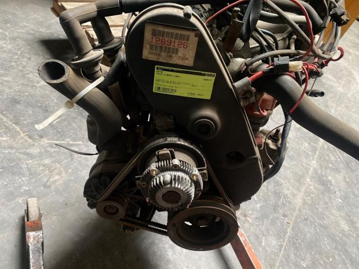 Motor van een Volvo 360 2.0 GLT,GLEi 1987