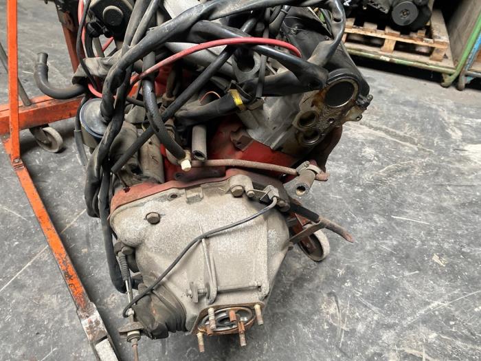 Motor van een Volvo 360 2.0 GLT,GLEi 1987