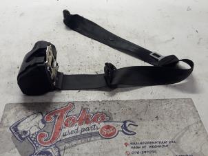 Used Rear seatbelt tensioner, left Volkswagen Polo IV (9N1/2/3) 1.2 Price on request offered by Autodemontage Joko B.V.