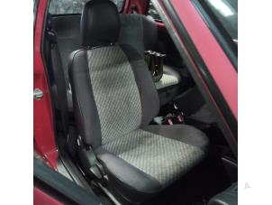 Używane Fotel prawy Toyota Starlet (EP8/NP8) 1.3 Friend,XLi 12V Cena na żądanie oferowane przez Autodemontage Joko B.V.