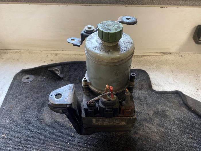 Usagé Pompe de direction Skoda Fabia (6Y5) 1.4i 16V Prix sur demande proposé par Autodemontage Joko B.V.