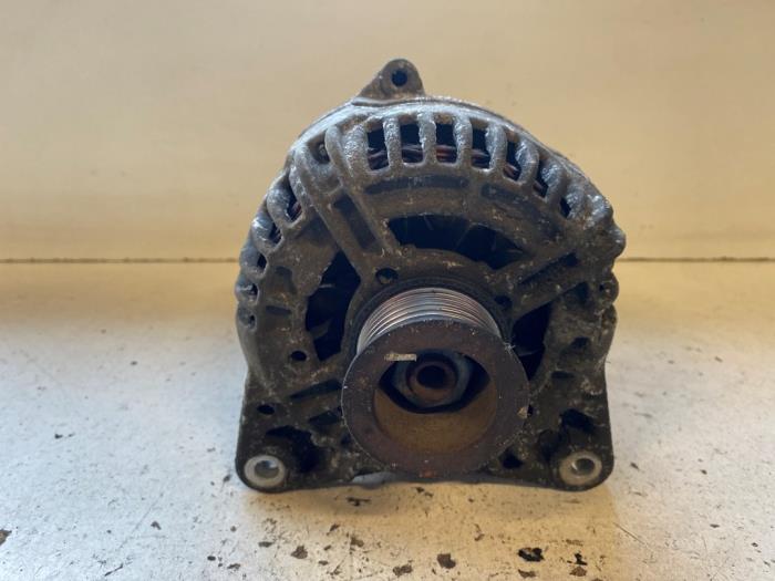 Gebrauchte Dynamo Opel Movano (4A1; 4A2; 4B2; 4B3; 4C2; 4C3) 2.5 CDTI 16V DPF Preis auf Anfrage angeboten von Autodemontage Joko B.V.