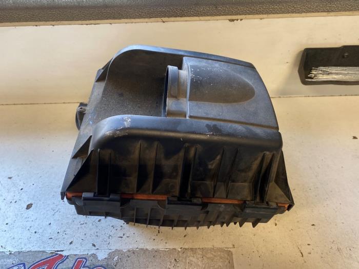 Gebrauchte Luftfiltergehäuse Opel Movano (4A1; 4A2; 4B2; 4B3; 4C2; 4C3) 2.5 CDTI 16V DPF Preis auf Anfrage angeboten von Autodemontage Joko B.V.
