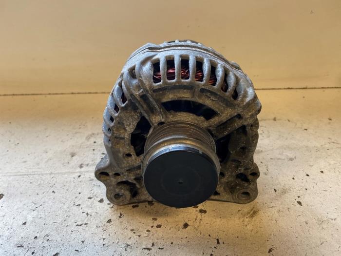 Begagnade Dynamo Volkswagen Passat (3B3) 1.9 TDI 130 Pris på förfrågan erbjuds av Autodemontage Joko B.V.