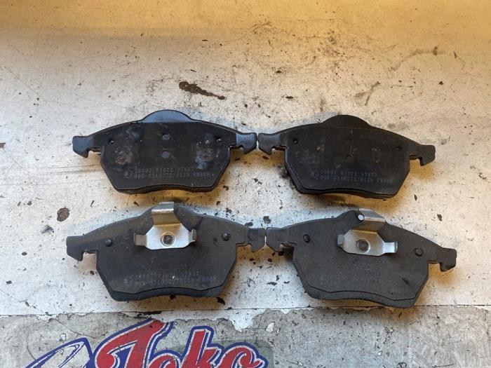 Front brake pad from a Opel Astra H (L48) 1.7 CDTi 16V 2005