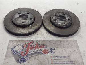 Used Front brake disc Volkswagen Fox (5Z) 1.2 Price on request offered by Autodemontage Joko B.V.