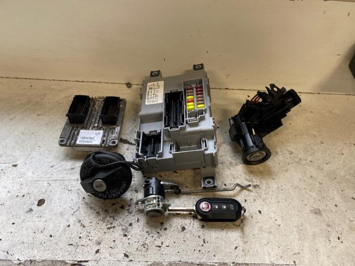 Używane Modul Comfort Fiat Punto Evo (199) 1.2 Euro 5 Cena na żądanie oferowane przez Autodemontage Joko B.V.