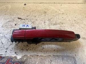 Used Rear door handle 4-door, right Nissan Qashqai (J10) 2.0 16V Price on request offered by Autodemontage Joko B.V.