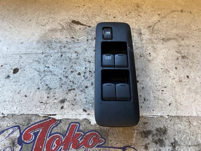 Usados Interruptor combinado de ventanillas Nissan Qashqai (J10) 2.0 16V Precio de solicitud ofrecido por Autodemontage Joko B.V.