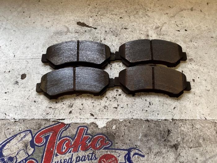 Begagnade Främre bromsbelägg Nissan Qashqai (J10) 2.0 16V Pris på förfrågan erbjuds av Autodemontage Joko B.V.