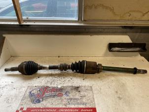 Used Front drive shaft, right Nissan Qashqai (J10) 2.0 16V Price on request offered by Autodemontage Joko B.V.