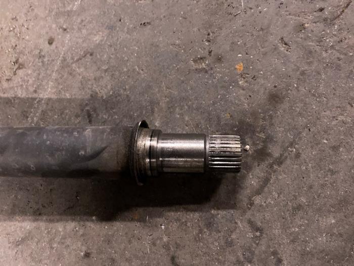 Front drive shaft, right from a Mercedes-Benz B (W245,242) 2.0 B-180 CDI 16V 2007