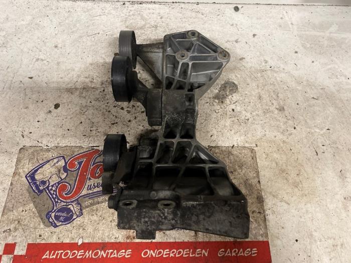 Gebrauchte Dynamostütze unten Mercedes B (W245) 2.0 B-180 CDI 16V Preis auf Anfrage angeboten von Autodemontage Joko B.V.