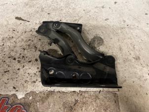 Used Bonnet Hinge Mercedes B (W245,242) 2.0 B-180 CDI 16V Price on request offered by Autodemontage Joko B.V.