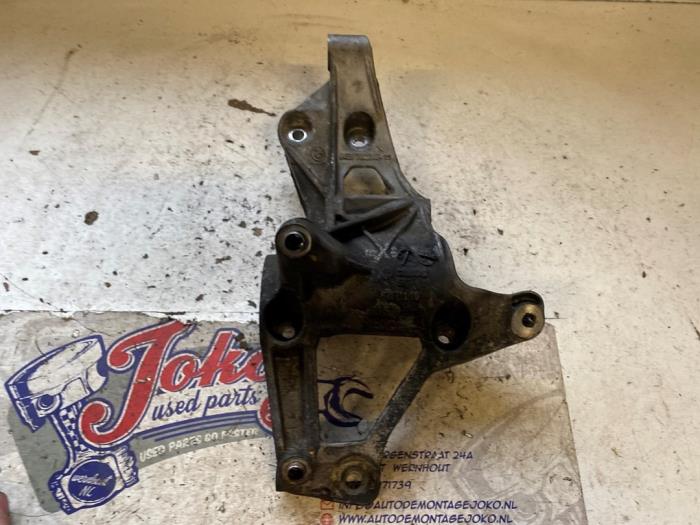 Usagé Support dynamo haut BMW 1 serie (F20) 114i 1.6 16V Prix sur demande proposé par Autodemontage Joko B.V.