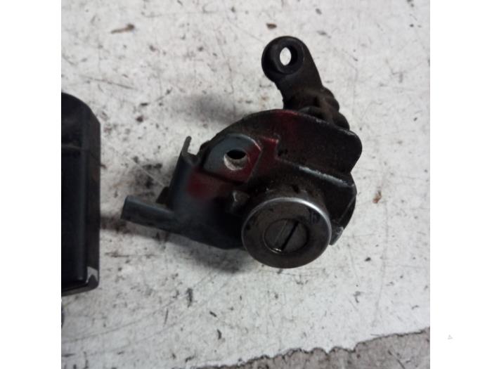 Używane Klucz Mazda 5 (CR19) 1.8i 16V Cena na żądanie oferowane przez Autodemontage Joko B.V.