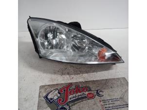 Used Headlight, right Ford Focus 1 1.8 TDCi 115 Price on request offered by Autodemontage Joko B.V.