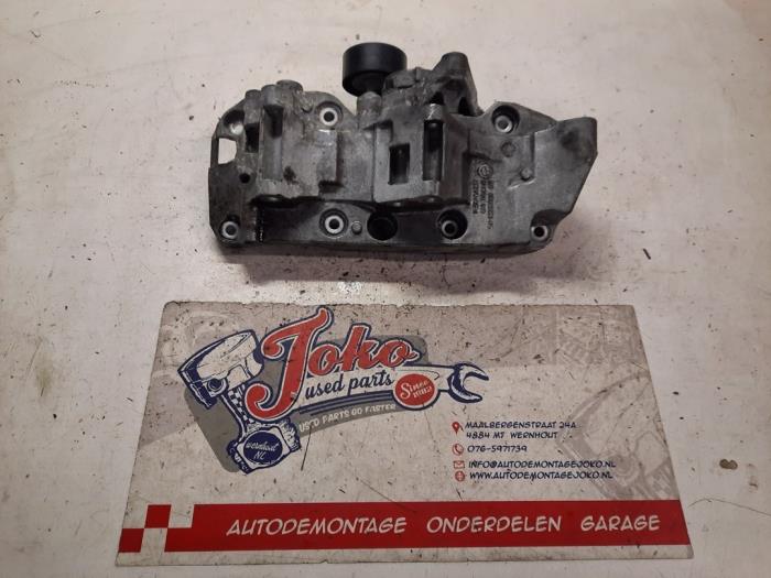 Usagé Support dynamo bas BMW 1 serie (F20) 118d 2.0 16V Prix sur demande proposé par Autodemontage Joko B.V.