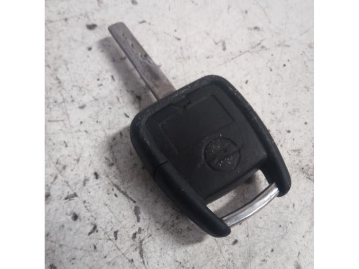 Key from a Opel Vectra B (36) 1.8 16V Ecotec 2001