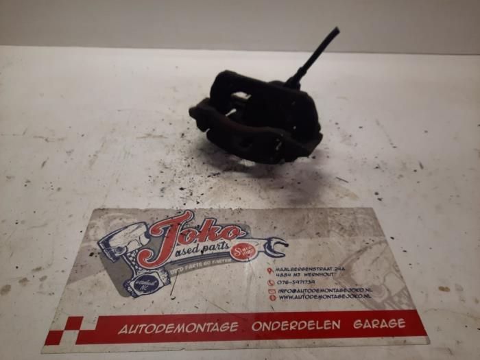 Gebrauchte Bremszange links vorne Mercedes C (W203) 1.8 C-180K 16V Preis auf Anfrage angeboten von Autodemontage Joko B.V.