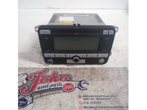 Gebrauchte Radio CD Spieler Volkswagen Golf V (1K1) 1.6 FSI 16V Preis auf Anfrage angeboten von Autodemontage Joko B.V.