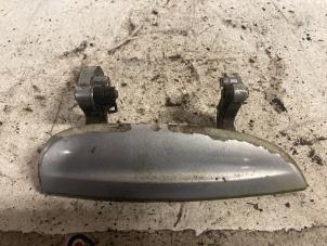 Used Rear door handle 4-door, right Kia Rio (DC22/24) 1.5 16V Price on request offered by Autodemontage Joko B.V.