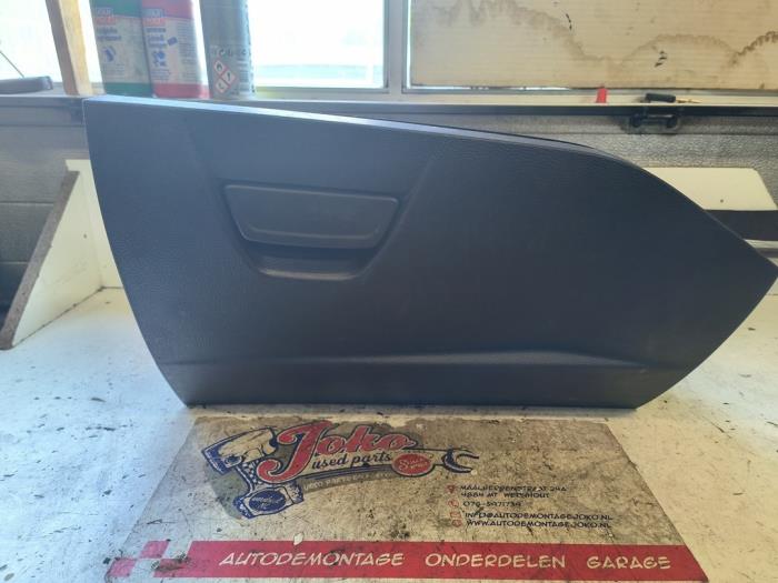 Begagnade Handskfack Ford Focus 3 1.6 TDCi 95 Pris på förfrågan erbjuds av Autodemontage Joko B.V.