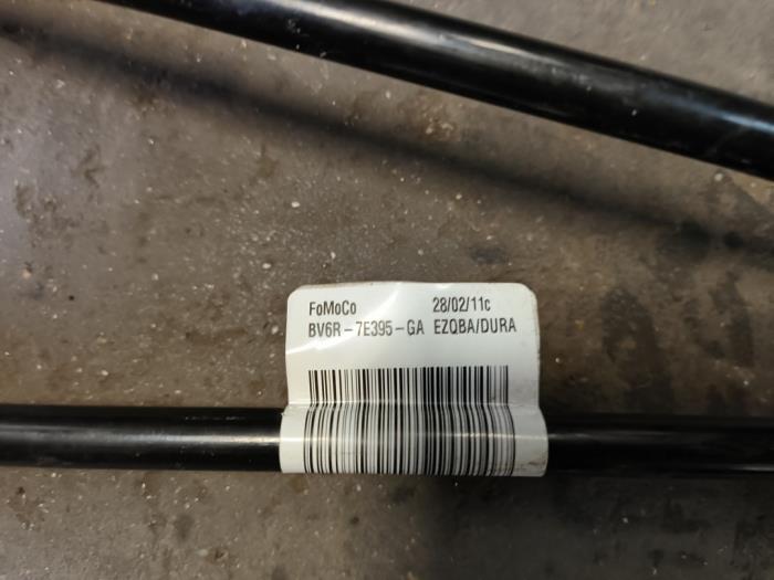 Gearbox control cable from a Ford Focus 3 1.6 TDCi 95 2011