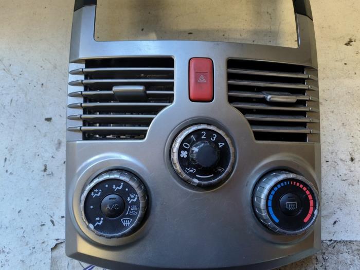 Heater control panel from a Daihatsu Terios (J2) 1.5 16V DVVT 4x2 Euro 4 2006