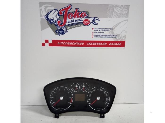 Instrument panel from a Ford Fiesta 5 (JD/JH) 1.3 2007