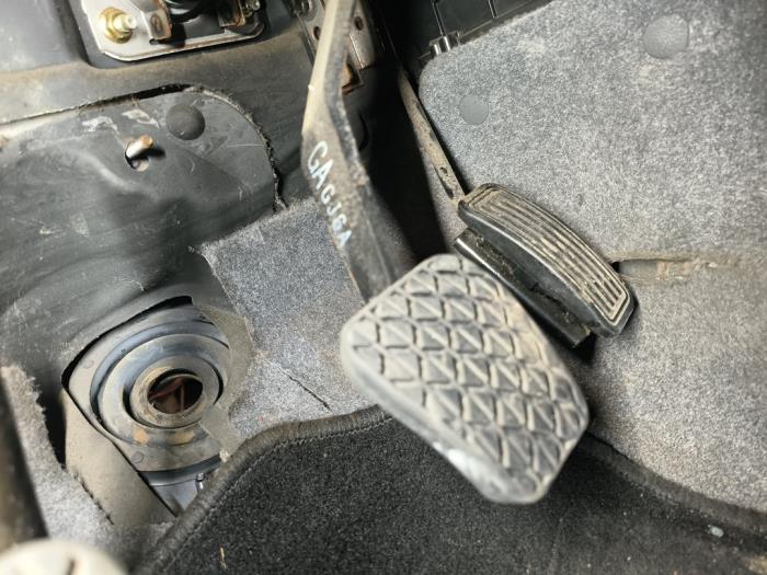 Używane Pedal hamulca Mazda 6 (GG12/82) 2.0i 16V Cena na żądanie oferowane przez Autodemontage Joko B.V.