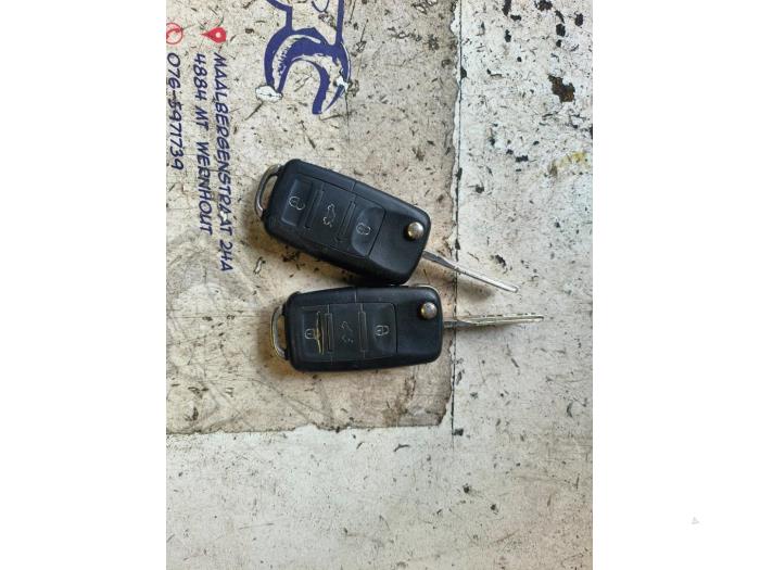 Set of cylinder locks (complete) from a Volkswagen Golf VI Variant (AJ5/1KA) 1.6 TDI 16V 105 2010