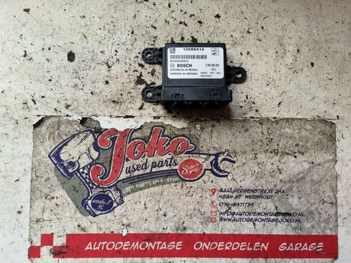 Begagnade PDC-modul Opel Zafira (M75) 2.2 16V Direct Ecotec Pris på förfrågan erbjuds av Autodemontage Joko B.V.