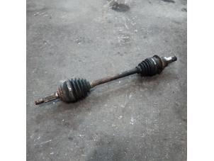 Used Front drive shaft, left Daihatsu Cuore (L251/271/276) 1.0 12V DVVT Price on request offered by Autodemontage Joko B.V.