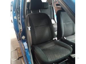 Usados Asiento derecha Daihatsu Cuore (L251/271/276) 1.0 12V DVVT Precio de solicitud ofrecido por Autodemontage Joko B.V.