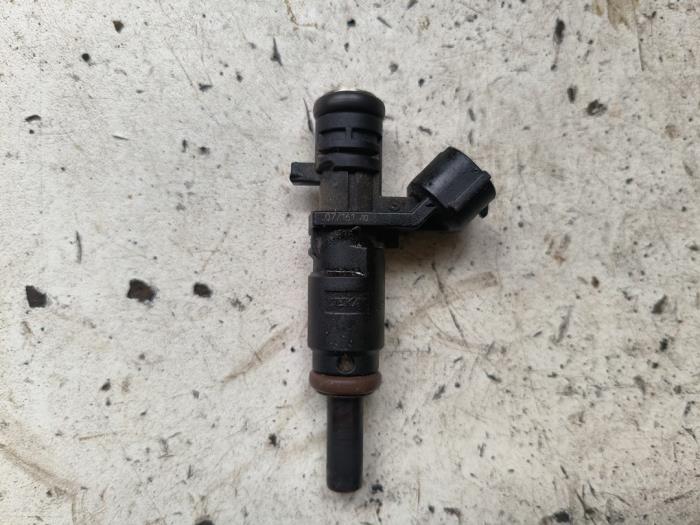 Injector (petrol injection) from a Peugeot 207 SW (WE/WU) 1.6 16V 2008