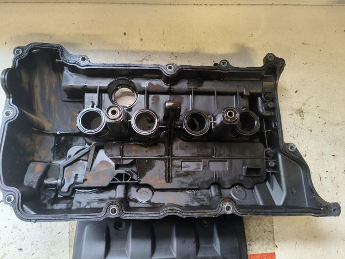 Rocker cover from a Peugeot 207 SW (WE/WU) 1.6 16V 2008