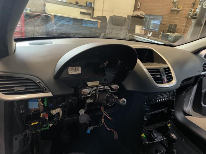 Dashboard from a Peugeot 207 SW (WE/WU) 1.6 16V 2008