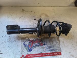 Used Front shock absorber rod, right Renault Clio IV (5R) 0.9 Energy TCE 90 12V Price on request offered by Autodemontage Joko B.V.