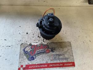 Used Heating and ventilation fan motor Renault Clio IV (5R) 0.9 Energy TCE 90 12V Price on request offered by Autodemontage Joko B.V.