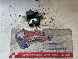 Gebrauchte Schließmechanik Heckklappe Opel Corsa D 1.2 16V Preis auf Anfrage angeboten von Autodemontage Joko B.V.